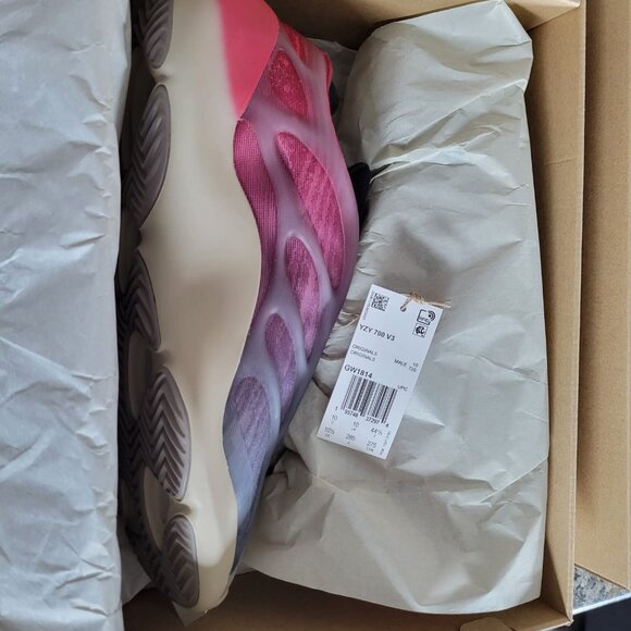 Adidas Yeezy 700 V3 Fade Carbon Fadcar  Mens 10.5 New in Box main image 4